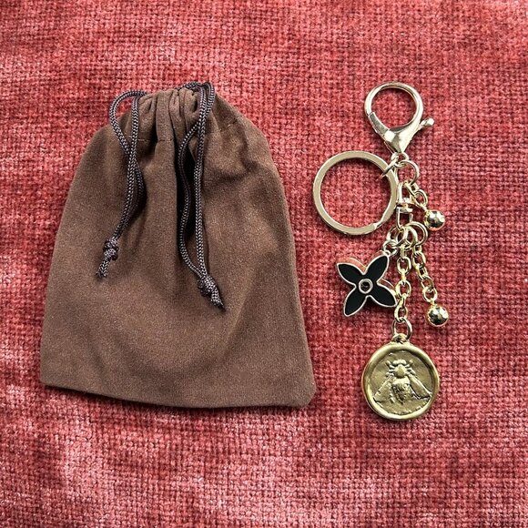 New QUEEN BEE Bag Charm Black and Gold Tone👸 - Picture 3 of 8